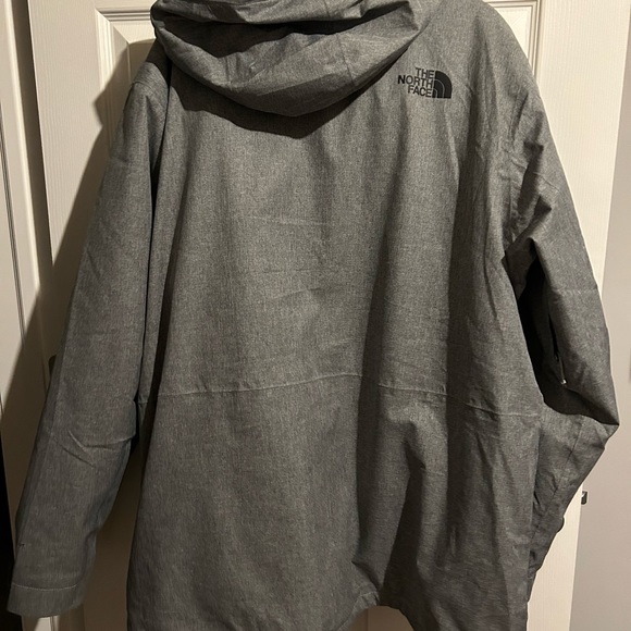 North Face men’s winter jacket - Picture 5 of 8
